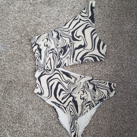 Beach Riot One Piece Swimsuit - Picture 9 of 10